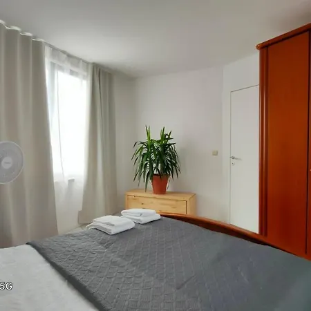 Mooi Slaapkamer! Proper En Compact Place Voor 3 * Antwerp