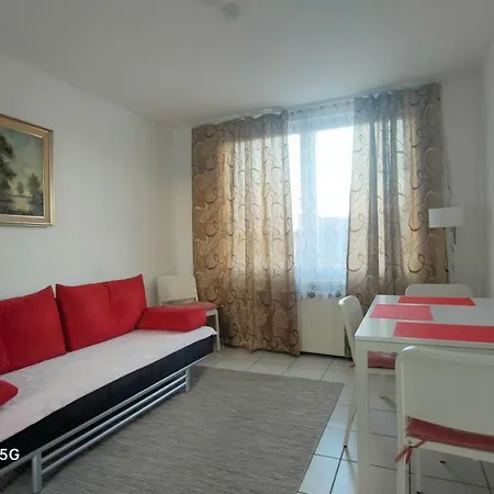 Mooi Slaapkamer! Proper En Compact Place Voor 3 Apartment *