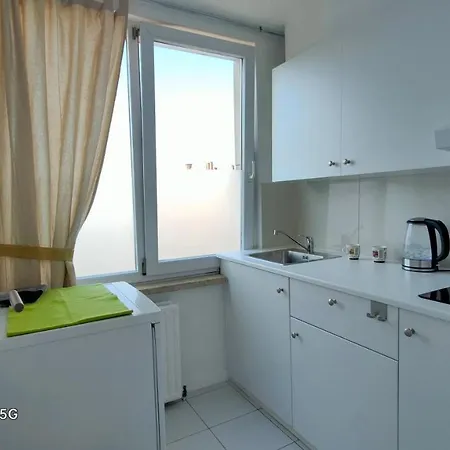 Mooi Slaapkamer! Proper En Compact Place Voor 3 Apartment
